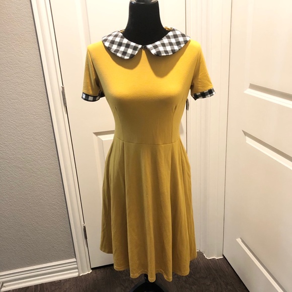 Dresses & Skirts - ❌SOLD❌Plaid Peter Pan Collar Dress